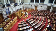 Ανέβηκαν οι τόνοι στη Βουλή για τη Χίο: «Στηρίζουμε το λιμενικό» είπε ο Πλεύρης, ενημέρωση από Κικίλια ζητά η αντιπολίτευση