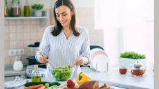 Η διατροφή που μειώνει τον κίνδυνο εγκεφαλικού θέλει… κατσαρόλα