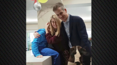 Η Σία Κοσιώνη επέστρεψε σπίτι μετά την περιπέτεια της υγείας της και πόζαρε αγκαλιά με την οικογένειά της