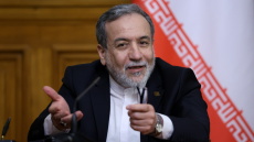 Αν μας επιτεθούν οι ΗΠΑ, θα χτυπήσουμε αμερικανικές βάσεις στην περιοχή, λέει ο Ιρανός ΥΠΕΞ