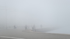 Πέπλο ομίχλης κάλυψε τη Θεσσαλονίκη - Προβλήματα στις πτήσεις στο αεροδρόμιο «Μακεδονία»