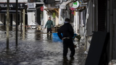 Καταιγίδα Μάρτα: Ένας πυροσβέστης νεκρός στην Πορτογαλία, χιλιάδες άνθρωποι εκκένωσαν τα σπίτια τους στην Ισπανία