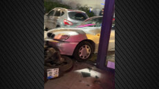 Αυτοκίνητο πήρε παραμάζωμα μια μηχανή και «μπούκαρε» μέσα σε ίντερνετ καφέ στον Άγιο Δημήτριο, δείτε βίντεο