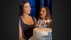 Η Μελίνα Νικολαΐδη έκλεισε τα 22 και έσβησε την τούρτα της μαζί με τη Δέσποινα Βανδή