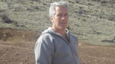 Ερωτήματα για τον θάνατο Επστάιν: Εισαγγελικό έγγραφο λέει πως πέθανε μια μέρα πριν την ανακοίνωση της Αστυνομίας