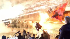 Σοβαρά επεισόδια σε αντικυβερνητική διαδήλωση στην Αλβανία, αστυνομικός τραυματίστηκε από επίθεση με μολότοφ