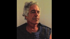 Αρχεία Επστάιν: Οι δεσμοφύλακες χρησιμοποίησαν «σορό-δόλωμα» για να ξεγελάσουν τους δημοσιογράφους έξω από τη φυλακή