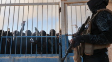 Πάνω από 4.500 μέλη του Ισλαμικού Κράτους, έχουν μεταφερθεί από τη Συρία σε ιρακινές φυλακές