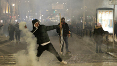 Επεισόδια σε νέα αντικυβερνητική διαδήλωση στα Τίρανα, 16 αστυνομικοί τραυματίες