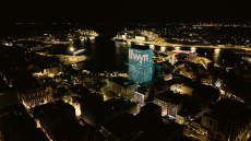 Η νύχτα στον Πειραιά αλλάζει χρώμα