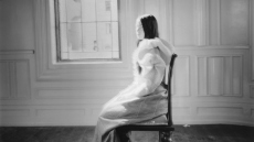 Γιώργος Λάνθιμος: Παρουσιάζεται η πρώτη έκθεση φωτογραφιών του με παρασκήνια από τα γυρίσματα και βόλτες στην Ελλάδα