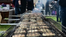 Τσικνοπέμπτη: Σταθερές τιμές και επάρκεια κρεάτων στην αγορά της Θεσσαλονίκης, αλλά με μειωμένες παραγγελίες