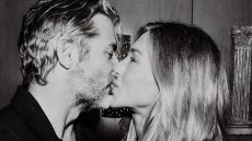 Το φιλί στο στόμα της Τζένιφερ Άνιστον με τον σύντροφό της για τα 57α γενεθλιά της, δείτε φωτογραφία
