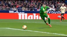 Βίντεο: Απίστευτη γκάφα από τον Ζοάν Γκαρθία, «χάρισε» γκολ στην Ατλέτικο και… πάγωσε την Μπαρτσελόνα!
