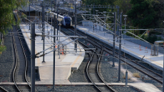 Συνελήφθη 38χρονος που έκλεψε καλώδιο 100 μέτρων του Προαστιακού θέτοντας σε κίνδυνο την ασφάλεια επιβατών και συρμών