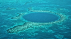 Βρέθηκε η βαθύτερη μπλε τρύπα των ωκεανών: Το φαινόμενο που προβληματίζει τους ειδικούς