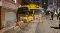 Τρόλεϊ έπεσε σε πολυκατοικία στα Πετράλωνα, δείτε βίντεο
