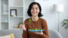 Τι αλλάζει πραγματικά με τη «νέα πυραμίδα» διατροφής των ΗΠΑ – Ο διαιτολόγος εξηγεί
