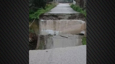 Πλημμύρες και μεγάλες καταστροφές από την κακοκαιρία στην Κρήτη, κατέρρευσε δρόμος στο Τυμπάκι - Δείτε βίντεο 
