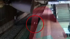 Μπήκε στις γραμμές του Προαστιακού στο Ζεφύρι και έκλεψε καλώδιο χαλκού 100 μέτρων, δείτε βίντεο