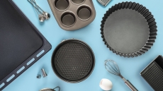 Οι δημοσκοπικές πιέσεις «σπρώχνουν» τον Τραμπ να μειώσει τους δασμούς σε πλήθος μεταλλικών προϊόντων