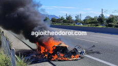 Πυρκαγιά σε όχημα στην Αθηνών-Κορίνθου, μόνο από την αριστερή λωρίδα η κυκλοφορία στο ρεύμα προς Κόρινθο