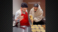 Σε ρόλο ζαχαροπλάστη ο Ραφίνια, έφτιαξε τιραμισού στο πιο διάσημο μαγαζί της Βαρκελώνης, δείτε βίντεο 