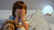 Πώς γεννιέται μια φοβία; Το αμφιλεγόμενο «πείραμα του μικρού Άλμπερτ» που έμεινε στην ιστορία της ψυχολογίας
