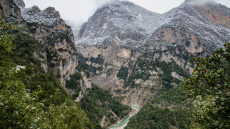 Πάρκο Κλίφκης: Ένα αλπικό σκηνικό στην καρδιά της χαράδρας του Αράχθου
