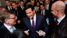 «Συμβουλευτική ζεύγους» ΗΠΑ και ΕΕ πριν το διαζύγιο; Το ήπιο μήνυμα Ρούμπιο στο Μόναχο δεν αλλάζει την πίεση προς την Ευρώπη