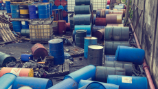 Συνελήφθη 43χρονη ιδιοκτήτρια επιχείρησης στον Ασπρόπυργο για ρύπανση του περιβάλλοντος με επικίνδυνα απόβλητα
