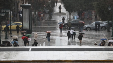 Βροχές στην Αττική, νέα επιδείνωση από αύριο, σε «Red Code» Πελοπόννησος, Δυτική Ελλάδα, Ιόνιο και Ήπειρος