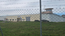 Συνελήφθη ο αρχιφύλακας στις φυλακές του Δομοκού ως συνεργός στη δολοφονία του ισοβίτη