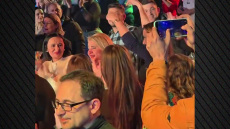 Akylas: Η συγκίνηση της μητέρας του όταν ανακοινώθηκε ότι είναι ο μεγάλος νικητής στον ελληνικό τελικό της Eurovision