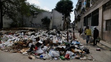  Ασφυκτιά η Κούβα υπό την πίεση των ΗΠΑ: Σωροί σκουπιδιών στους δρόμους της Αβάνας λόγω έλλειψης καυσίμων 