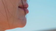 Οι άνθρωποι είναι τα μόνα πρωτεύοντα θηλαστικά με πηγούνι και οι επιστήμονες κατάλαβαν γιατί