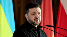 Ζελένσκι: «Το τέλος του πολέμου εξαρτάται από την πίεση σε Πούτιν», έτοιμος για συνάντηση και αιχμές κατά ΕΕ και Όρμπαν 