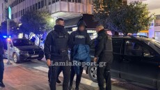 Με αλεξίσφαιρο γιλέκο στα δικαστήρια Λαμίας ο αρχιφύλακας των φυλακών Δομοκού, δείτε βίντεο