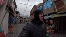 «Κόλαση στη Γη»: Πόλη στο Περού... κρέμεται από τα 5.000 μέτρα, πνίγεται στα σκουπίδια και το αλκοόλ και οι κάτοικοι οπλοφορούν και πυροβολούν αδιακρίτως