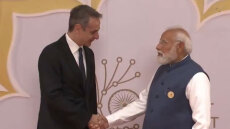 Στην Ινδία για το AI Summit ο Μητσοτάκης, η υποδοχή από τις χορεύτριες και η θερμή χειραψία με τον Μόντι, δείτε βίντεο