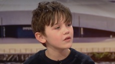 Ένας εννιάχρονος στο Ηνωμένο Βασίλειο έγινε το πρώτο παιδί που έκανε επέμβαση επιμήκυνσης ποδιών, κέρδισε περίπου 3 εκατοστά