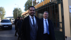 Αναβλήθηκε πάλι η δίκη του Μάστορα για επικίνδυνη οδήγηση υπό την επήρεια αλκοόλ: «Είμαι εδώ για να αναλάβω τις ευθύνες μου» είπε ο τραγουδιστής