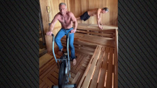 Πουσάπς και ποδήλατο στη σάουνα: Ο Κένεντι Τζούνιορ και ο Kid Rock γυμνάζονται και χαλαρώνουν παρέα, δείτε βίντεο
