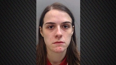 Η ιστορία της γυναίκας που ξεγέλασε την κολλήτη της για να έχει ερωτικές επαφές μαζί της, για δύο χρόνια την είχε πείσει ότι ήταν σε σχέση με άντρα