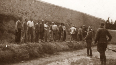 Καισαριανή: Πόσο αποτιμώνται οι 12  φωτογραφίες που θα αγοράσει το Δημόσιο, τι λένε έμπειροι συλλέκτες