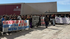 Συγκέντρωση διαμαρτυρίας έξω από το ΑΠΘ, δείτε βίντεο και φωτογραφίες
