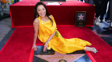 Η Μισέλ Γιο τιμήθηκε με το δικό της αστέρι στη Λεωφόρο της Δόξας και συγκίνησε με την αναφορά στον πατέρα της που έχει φύγει από τη ζωή