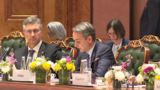 Μητσοτάκης από Ινδία: Προτεραιότητα να προστατεύσουμε τους νέους από τον ψηφιακό εθισμό