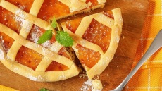 Γεύση νοσταλγίας με 60 συνταγές και ρετρό γλυκά που μας μεγάλωσαν