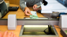 ΑΑΔΕ: Με 2.000 λογαριασμούς ξεκίνησε το νέο σύστημα που «ανοίγει» λογαριασμούς, wallets, κάρτες και θυρίδες, ποιοι μπαίνουν στο στόχαστρο